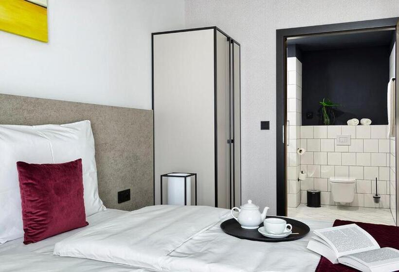 جناح, Arche Hotel Krakowska