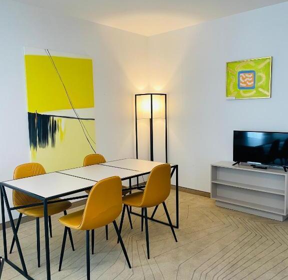 جناح, Arche Hotel Krakowska