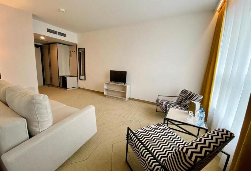 إستوديو قياسى, Arche Hotel Krakowska