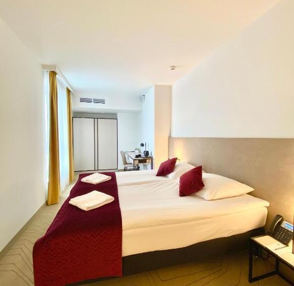 إستوديو قياسى, Arche Hotel Krakowska