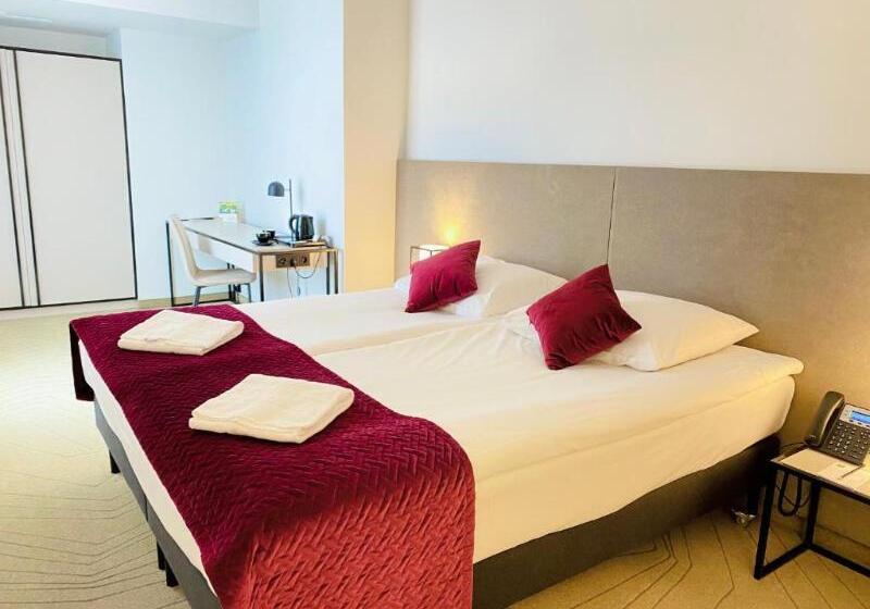 إستوديو قياسى, Arche Hotel Krakowska