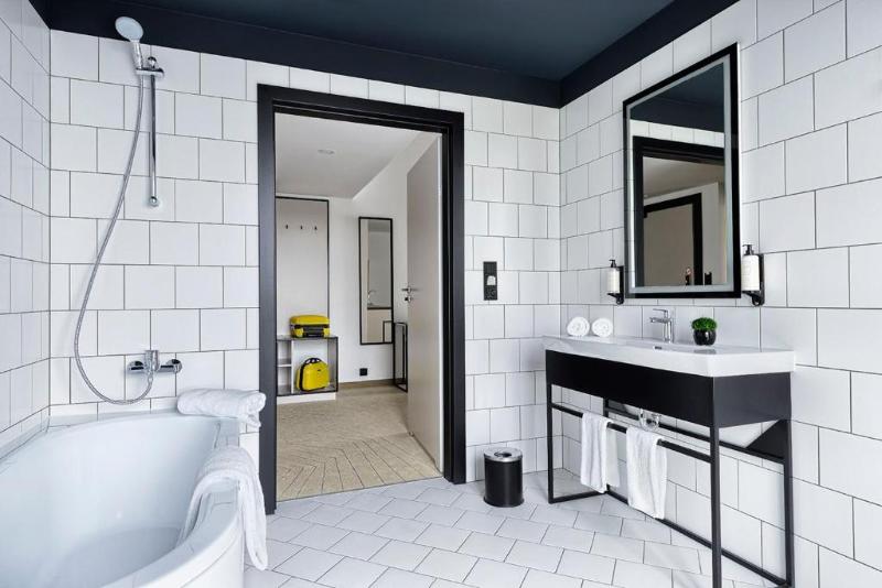 جناح, Arche Hotel Krakowska