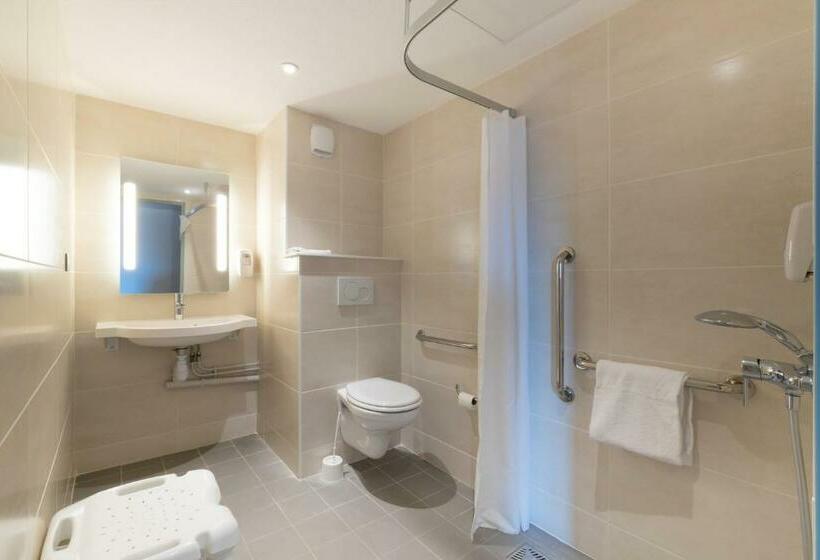 חדר סטנדרט מותאם לאדם עם מוגבלויות, B&b Hotel Marseille La Valentine St Menet