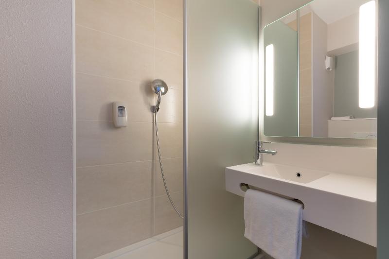 חדר סטנדרט לשלושה, B&b Hotel Marseille La Valentine St Menet