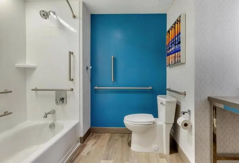 سوئیت برای معلولان, Cambria Hotel Charleston Riverview