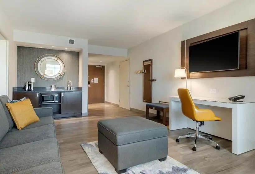 سوئیت برای معلولان, Cambria Hotel Charleston Riverview