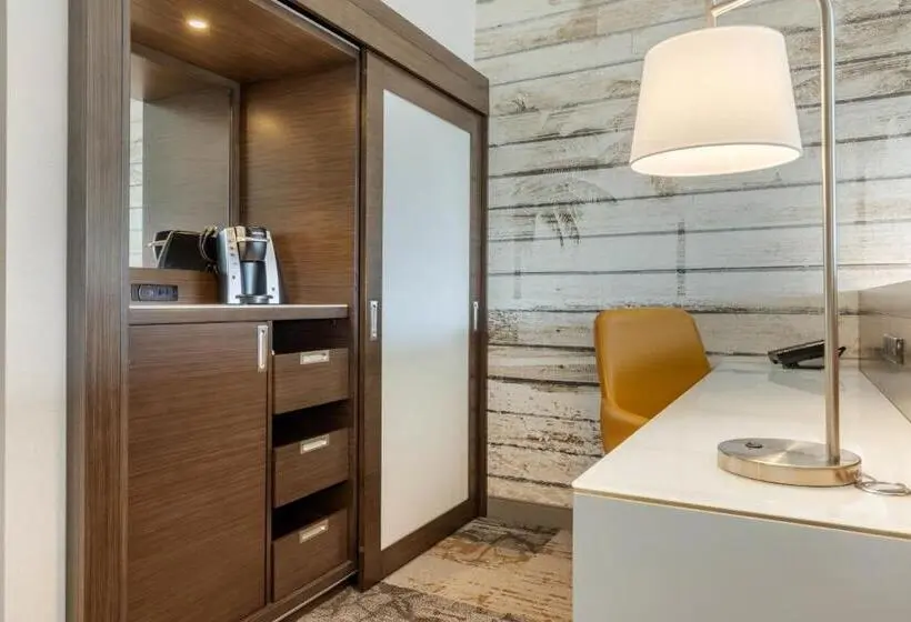 سوئیت برای معلولان, Cambria Hotel Charleston Riverview