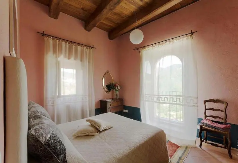 スイート, Castello Di Postignano Relais
