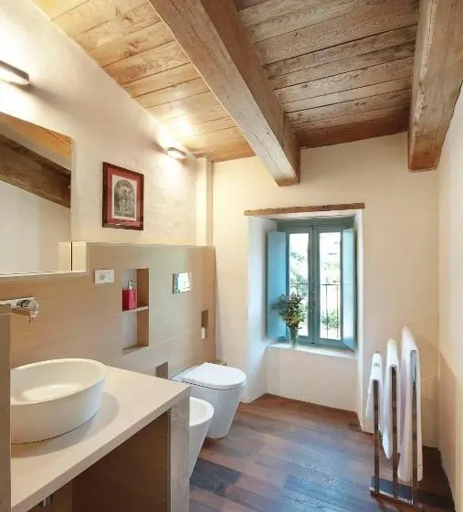 スイート, Castello Di Postignano Relais