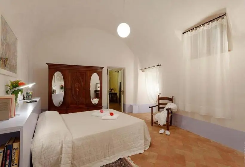 スイート, Castello Di Postignano Relais