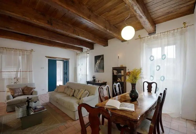 スイート, Castello Di Postignano Relais