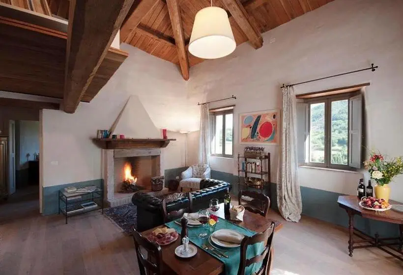 スイート, Castello Di Postignano Relais