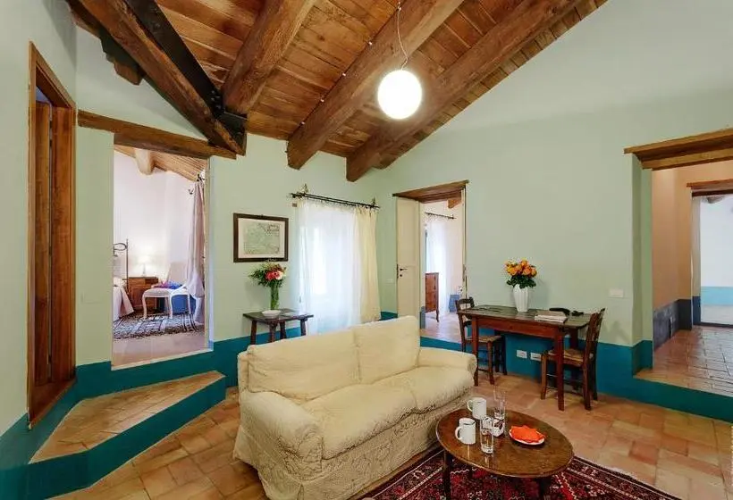 スイート, Castello Di Postignano Relais