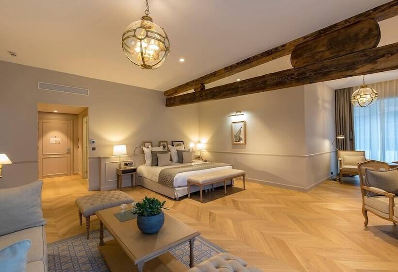 Полулюкс, Chais Monnet & Spa