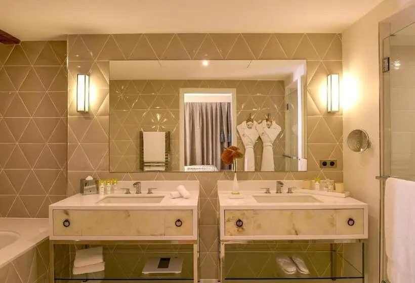 Junior Suite, Chais Monnet & Spa