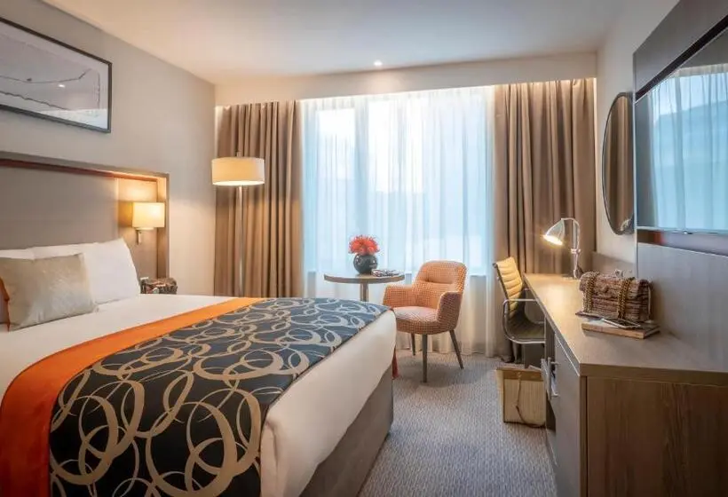 Deluxe Room King Size Bed