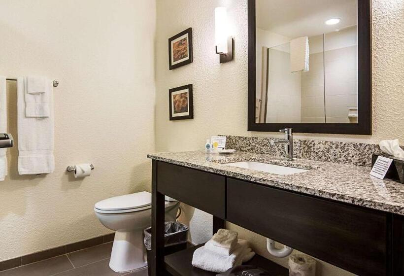 جناح, Comfort Suites