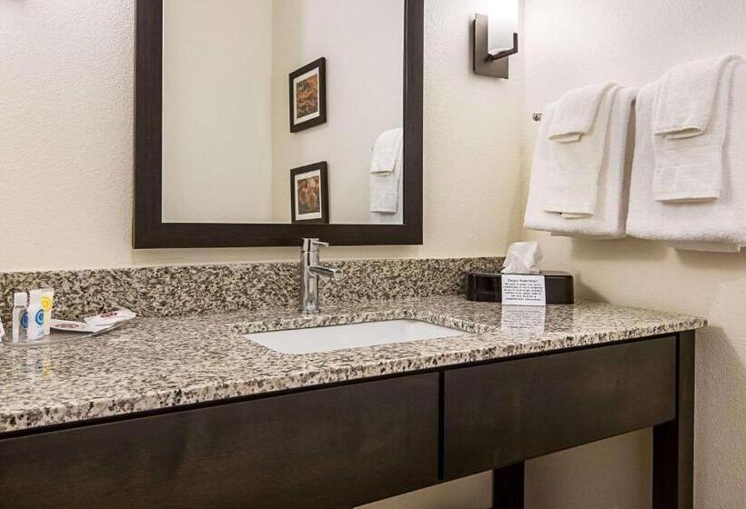 جناح, Comfort Suites