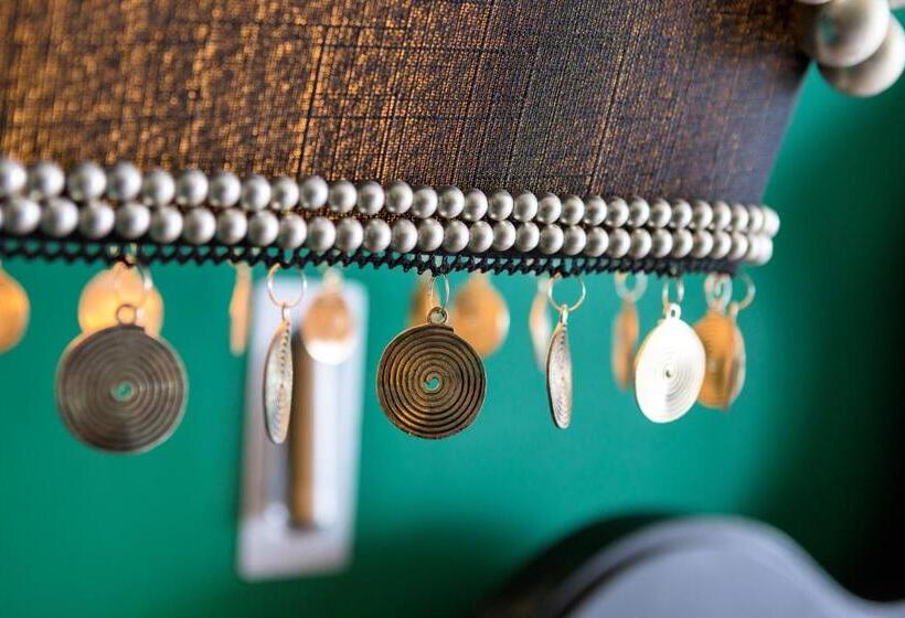 اتاق لوکس با تخت بزرگ, De La Coupole Mgallery