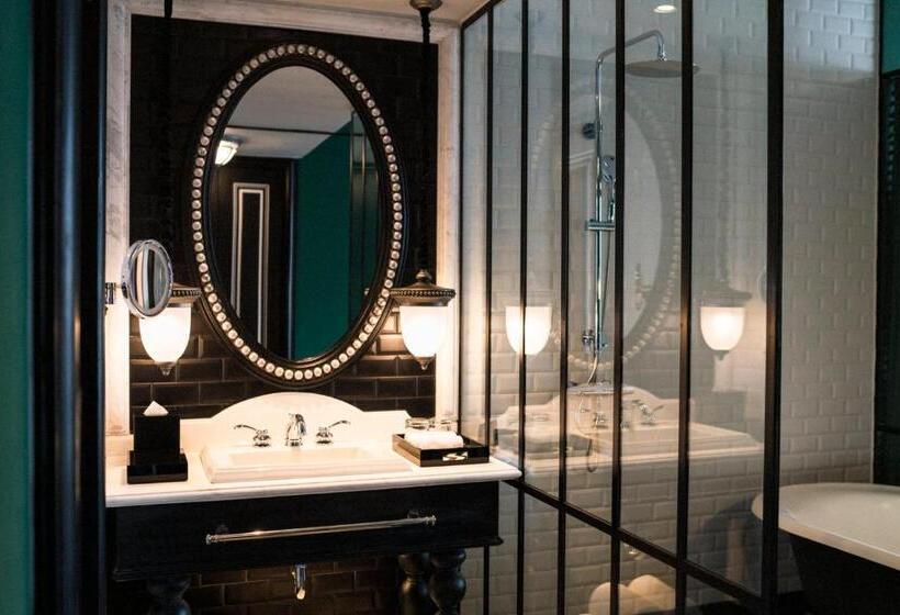 اتاق لوکس با تخت بزرگ, De La Coupole Mgallery