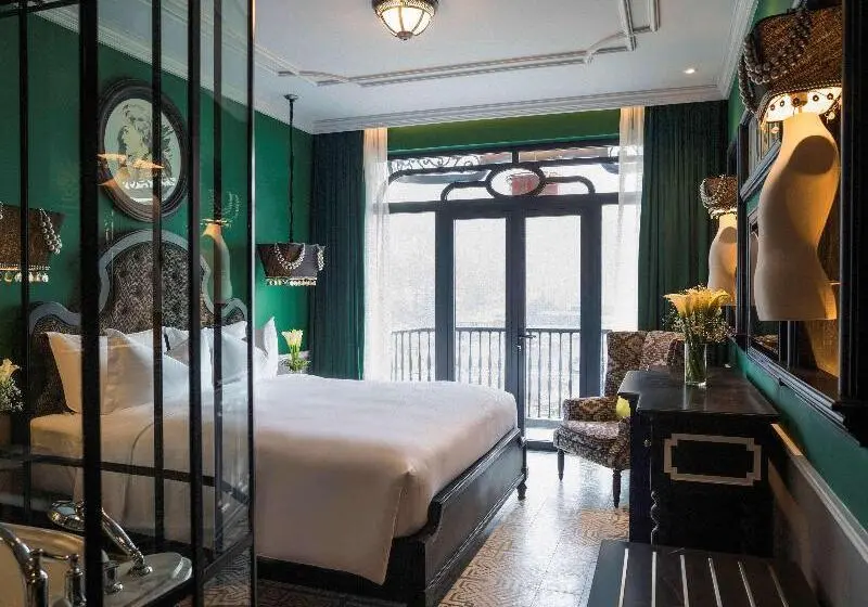 Deluxe Room King Size Bed