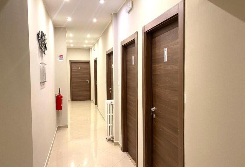 اتاق استاندارد چهار تخته, Golden Milano