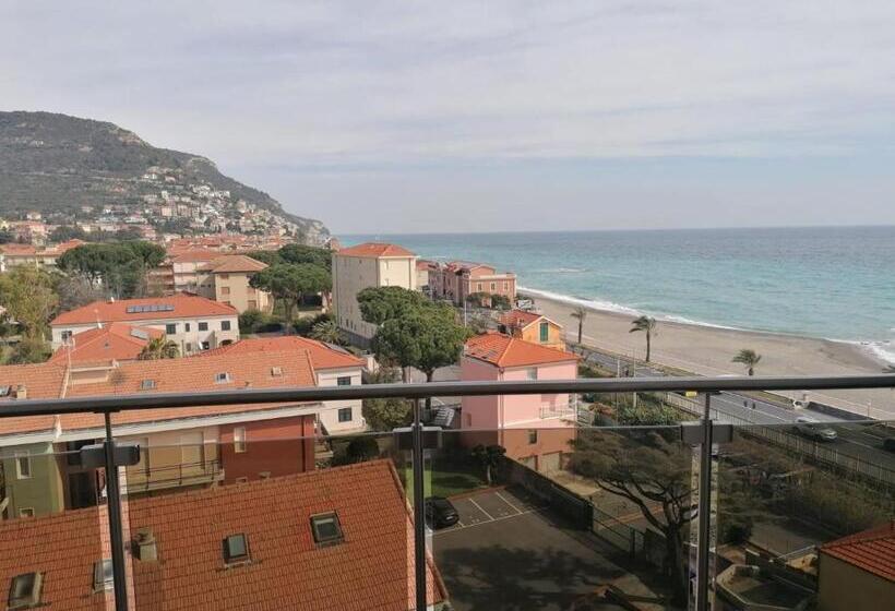 サイドオーシャンビューバルコニー付スタンダードルーム, Grand Hotel Pietra Ligure