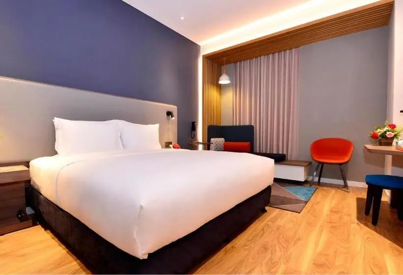 キングサイズベッドのスタンダードルーム, Holiday Inn Express Luanchuan, An Ihg