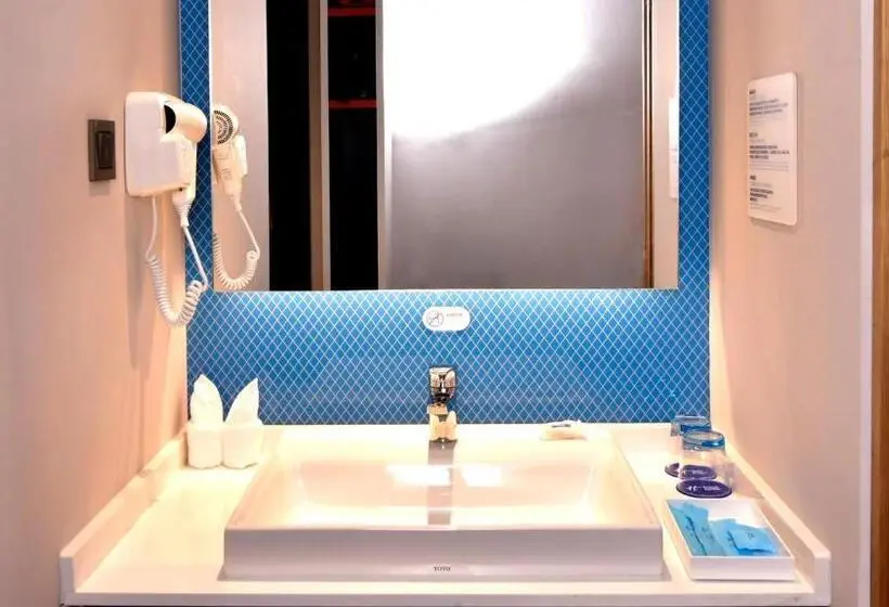 キングサイズベッドのスタンダードルーム, Holiday Inn Express Luanchuan, An Ihg