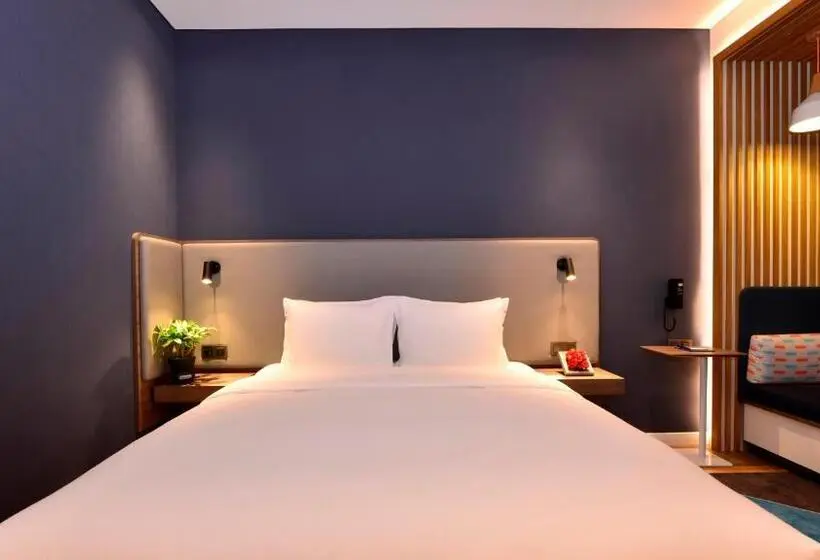 キングサイズベッドのスタンダードルーム, Holiday Inn Express Luanchuan, An Ihg