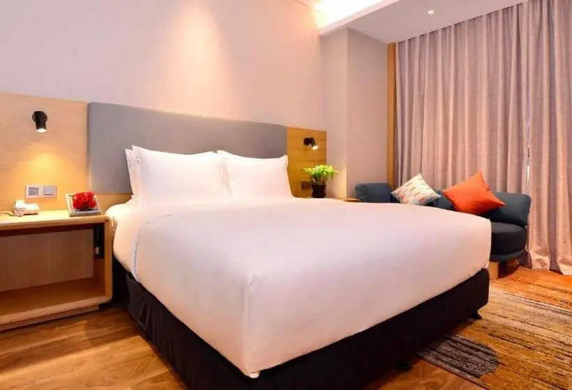 キングサイズベッドのデラックスルーム, Holiday Inn Express Luanchuan, An Ihg