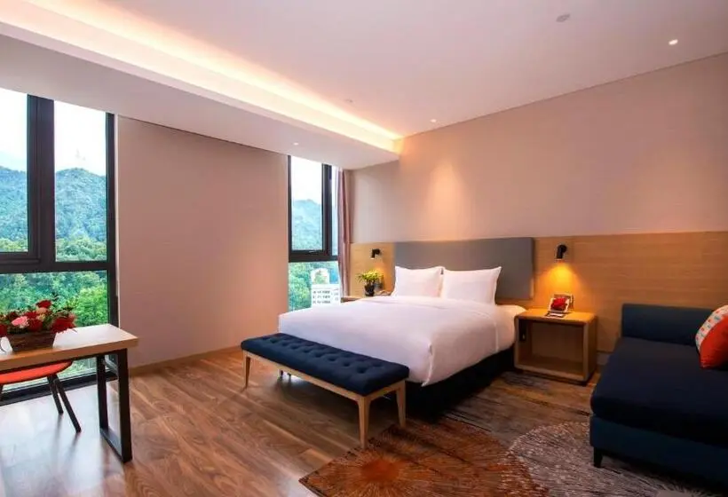 キングサイズベッドのデラックスルーム, Holiday Inn Express Luanchuan, An Ihg