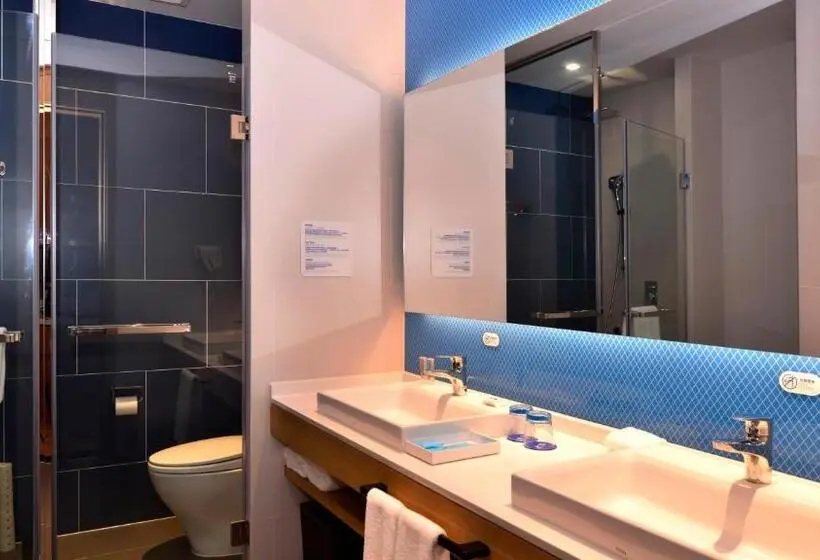 キングサイズベッドのデラックスルーム, Holiday Inn Express Luanchuan, An Ihg
