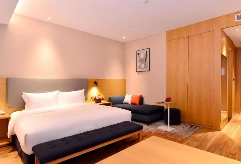 キングサイズベッドのデラックスルーム, Holiday Inn Express Luanchuan, An Ihg