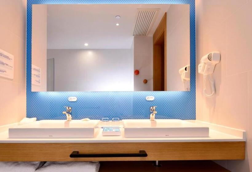 带大床的豪华间, Holiday Inn Express Luanchuan, An Ihg