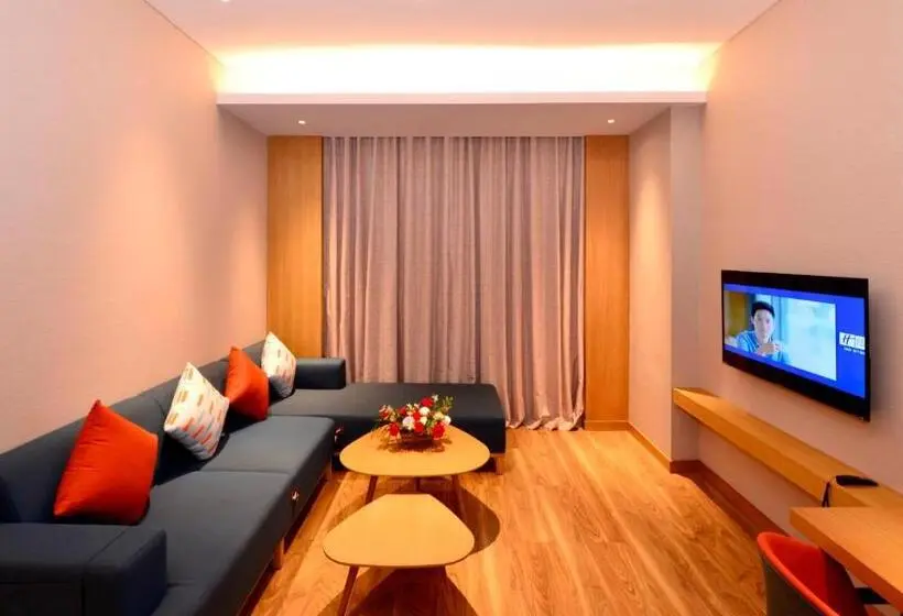 スイート, Holiday Inn Express Luanchuan, An Ihg