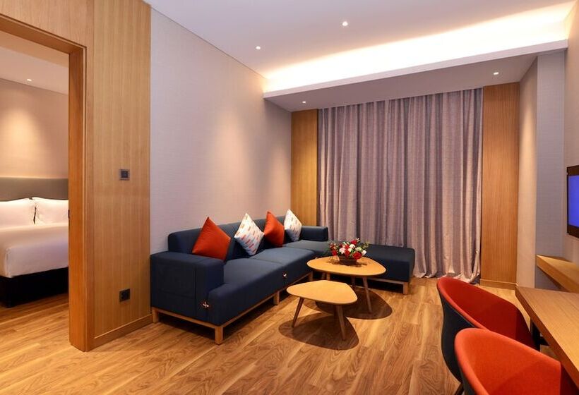 스위트, Holiday Inn Express Luanchuan, An Ihg