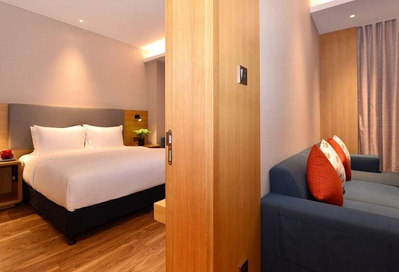 스위트, Holiday Inn Express Luanchuan, An Ihg