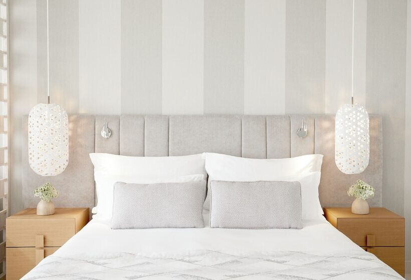 Полулюкс Deluxe с видом на бассейн, Ikos Aria