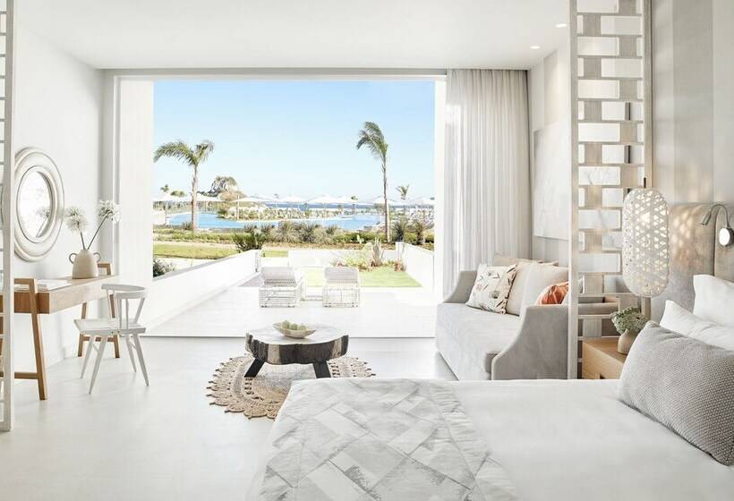 Полулюкс Deluxe с видом на бассейн, Ikos Aria