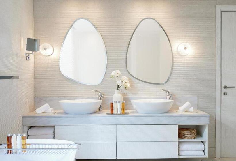 Люкс Повышенной Комфортности, Ikos Aria