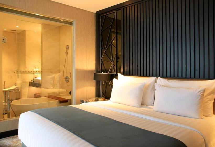Полулюкс, Jhl Solitaire Gading Serpong
