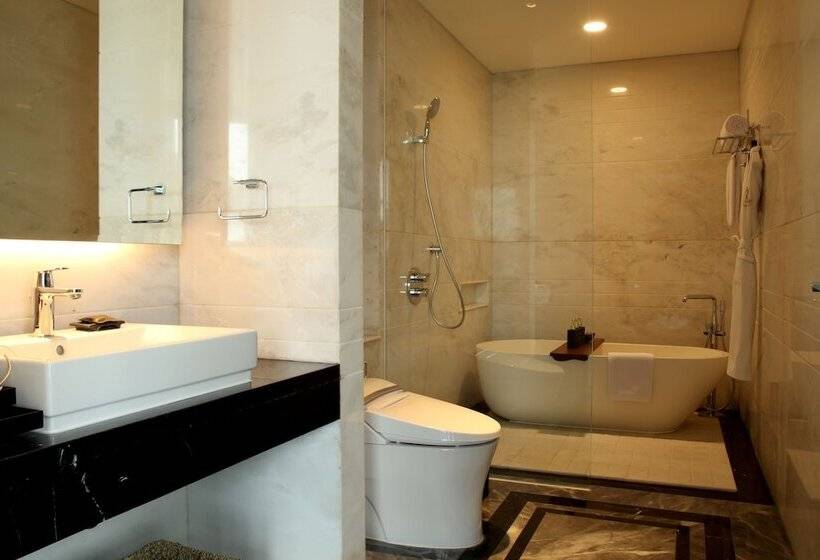Номер Клуб, Jhl Solitaire Gading Serpong