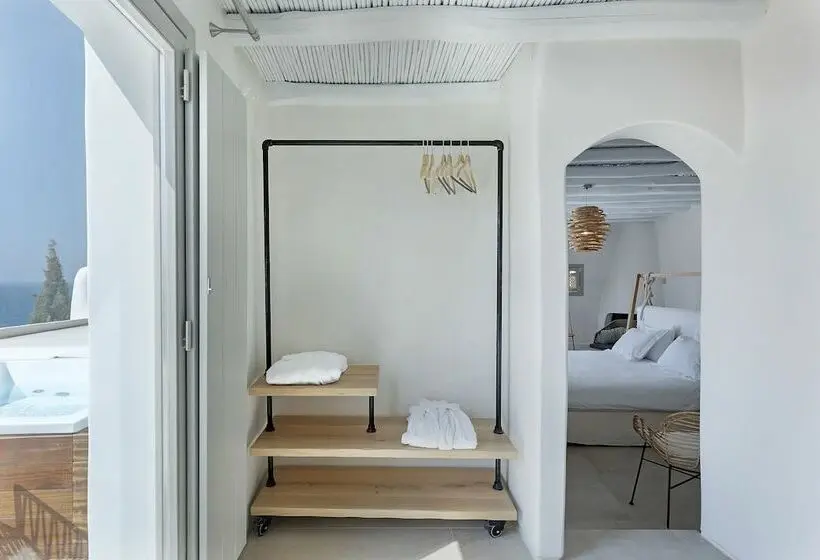 سوییت جونیور با چشم‌انداز دریا, Legacy Suites