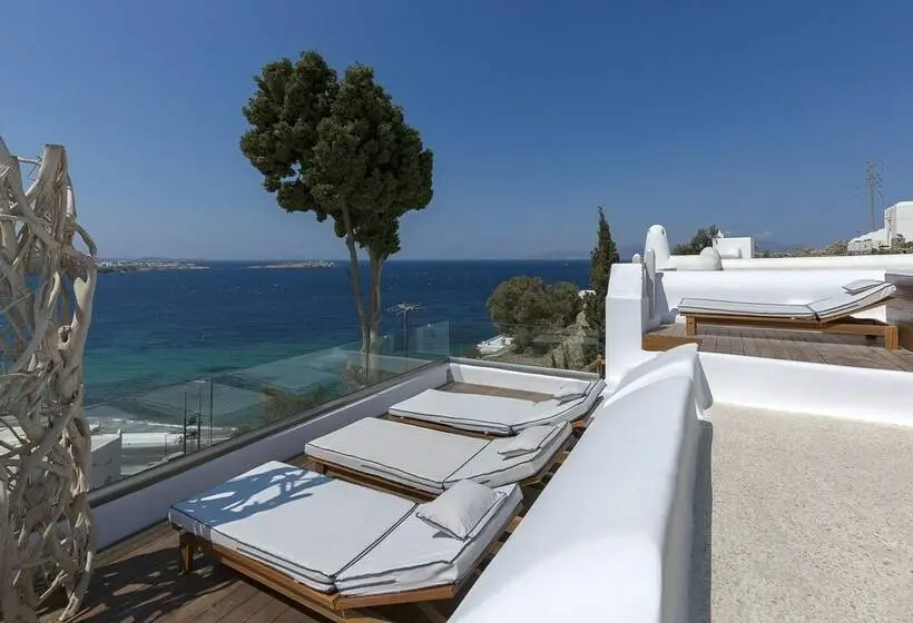 سوییت جونیور با چشم‌انداز دریا, Legacy Suites
