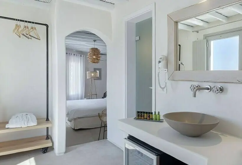 سوییت جونیور با چشم‌انداز دریا, Legacy Suites