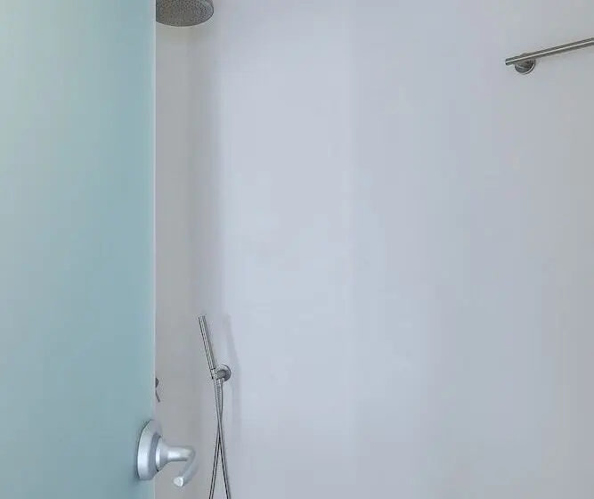 سوییت جونیور با چشم‌انداز دریا, Legacy Suites