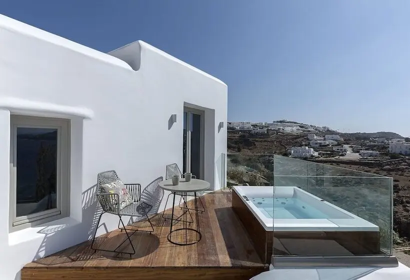 سوییت سوپریور با چشم‌انداز دریا, Legacy Suites