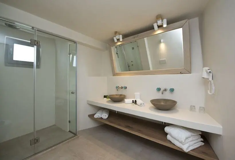 سوییت جونیور با چشم‌انداز دریا, Legacy Suites