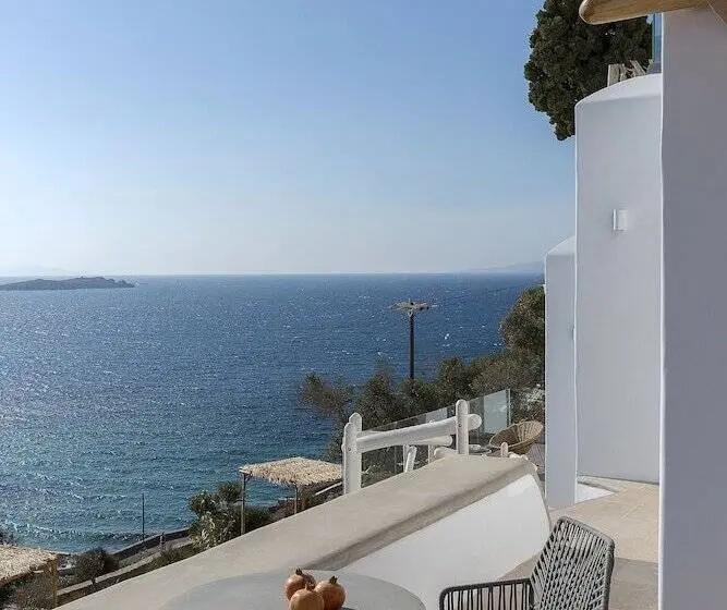 سوییت جونیور با چشم‌انداز دریا, Legacy Suites